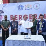 Kamar Dagang dan Industri (Kadin) Sulawesi Tenggara (Sultra) berkerjasama dengan Pemerintah Kota (Pemkot) Kendari untuk menggelar pasar murah di empat kecamatan. Penandatangan kerjasama itu dilakukan di Pasar Rakyat Lapulu, Kecamatan Abeli, saat Kadin Sultra dan Pemkot Kendari menggelar pasar murah di pasar tersebut, Kamis (6/4/2023). Foto/ist