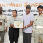 PT Gema Kreasi Perdana (GKP), memberikan bantuan bingkisan bertajuk bingkisan Ramadhan BerGEMA kepada masyarakat lingkar tambang. Foto: Ist