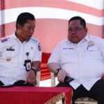 Ketua Umum Kamar Dagang dan Industri (Kadin) Sulawesi Tenggara (Sultra), Anton Timbang (kanan) bersama Penjabat Wali Kota Kendari, Asmawa Tosepu di salah satu acara Pemerintah Kota Kendari beberapa waktu lalu. Foto: Istimewa