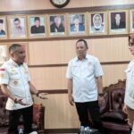 Pengurus Kadin Sulawesi Tenggara (Sultra) saat berkunjung ke Kantor Wilayah (Kanwil) Kementerian Hukum dan Hak Asasi Manusia (Kemenkumham) Sultra untuk memfasilitasi pelaku UMKM dalam membuat perusahaan PT perseorangan yang memiliki badan hukum, Kamis (11/5/2023). Foto: Istimewa