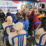 IMG-20230819-WA0004 Kamar Dagang dan Industri Sulawesi Tenggara (Sultra) melakukan focus group discussion (FGD) bersama Polda Sultra, Perumda Pasar Kota Kendari dan para pedagang Pasar Wayong di Pasar Wayong, Jumat malam (18/9/2023). Foto: Ist