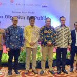 Wakil Ketua Umum Kadin Sultra, Sastra Alamsyah (kelima dari kanan) berfoto bersama para pemateri di acara workshop pasar modal dengan tema Go Big With Go Public, disalah satu hotel di Kota Kendari, Kamis (24/8/2023). Foto: Ist