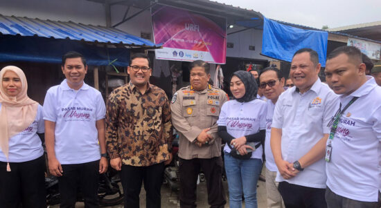 Kamar Dagang dan Industri (Kadin) Sulawesi Tenggara (Sultra) bersama Bank Indonesia (BI) Perwakilan Sultra dan Pemerintah Kota Kendari menggelar pasar murah dengan pembayaran menggunakan Quick Response Code Indonesian Standard atau pembayaran nontunai di Pasar Wayong, Kelurahan Kadia, Kecamatan Kadia, Kota Kendari sejak 1 Agustus hingga sepekan ke depan. Foto/ist