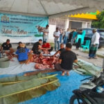 PSX_20240617_213939 Suasana pembagian daging kurban di Kantor Kamar Dagang dan Industri Sulawesi Tenggara, Senin, 17 Juni 2024. Foto: Ist