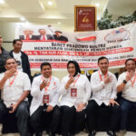 Barisan Relawan Tangguh (Baret) Prabowo Sultra telah menyatakan sikap mendukung pasangan calon (paslon) gubernur dan Wakil Gubernur Sultra nomor urut 4, Tina Nur Alam-LM Ikhsan Taufik Ridwan di pemilihan gubernur, 27 November 2024. Foto: Dan