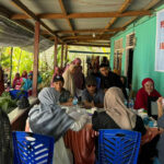 PSX_20241031_171000 Relawan medis BERKAH (Bersama Andi Sumangerukka dan Hugua) Sulawesi Tenggara (Sultra) saat menyelenggarakan program layanan kesehatan gratis di Kabupaten Buton beberapa waktu lalu. Foto: Ist