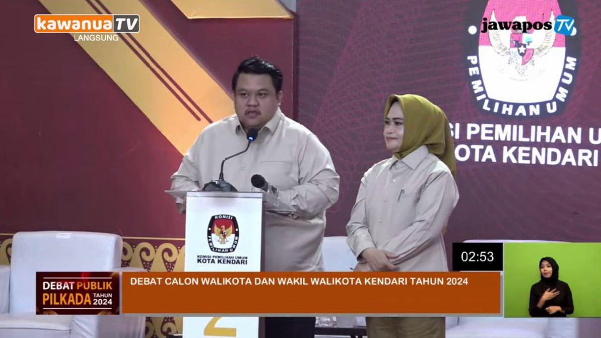 Pasangan calon wali kota dan Wakil Wali Kota Kendari nomor urut 2, Yudhianto Mahardika-Nirna Lachmuddin saat memaparkan visi misi mereka dalam debat pertama pemilihan Wali Kota (Pilwali) Kendari di salah satu di kota itu, Rabu malam, 30 Oktober 2024. Foto: Ist