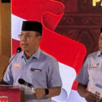 PSX_20241102_215717 Pasangan calon (paslon) gubernur dan Wakil Gubernur Sulawesi Tenggara (Sultra), Andi Sumangerukka (ASR)-Hugua saat tampil dalam debat publik kedua pemilihan Gubernur (Pilgub) Sultra 2024 yang berlangsung di Kolaka, Jumat malam, 1 November 2024. Foto: Ist