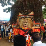 Calon Wakil Gubernur Sulawesi Tenggara (Sultra) nomor urut 2, Hugua disambut ribuan warga dengan tari Reog Ponorogo saat kampanye di Kecamatan Tiworo, Kabupaten Muna Barat, Jumat, 15 November 2024. Foto: Tim media ASR-Hugua