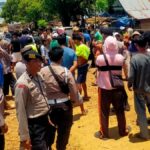 IMG-20260317-WA0001 Masyarakat Desa Bangun Jaya, Kecamatan Lainea, Kabupaten Konawe Selatan, menghadang kedatangan kelompok LSM Aliansi Pemerhati Keadilan dan beberapa warga yang melakukan demonstrasi untuk menyuarakan penolakan terhadap aktivitas pembangunan jetty yang dilakukan PT TIS, Senin, 16 Maret 2026. Foto: DAN